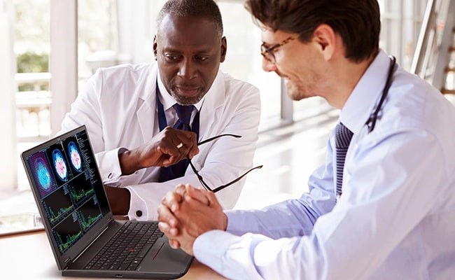 Healthcare professionals looking at high-end 3D visualizations on Lenovo ThinkPad L16 P16v G2 mobile workstation.