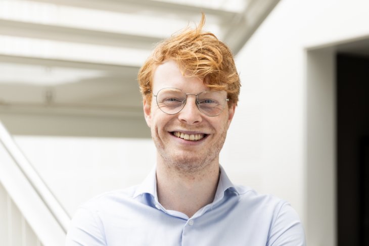 Student Pepijn lacht in de camera