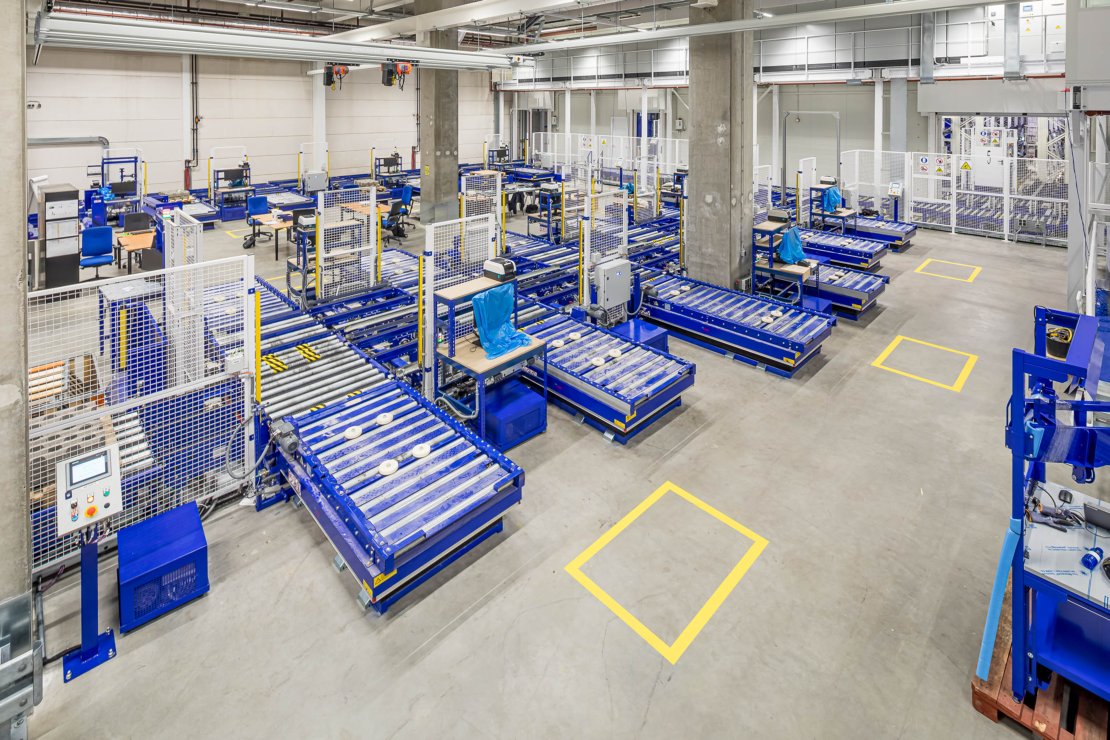 Floor of warehousing logistics ASML