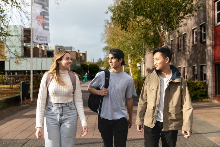 Students walk across the University of Twente campus